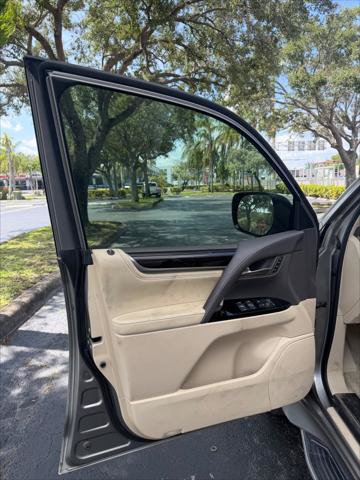 Used 2018 Lexus LX 570 4WD image 23