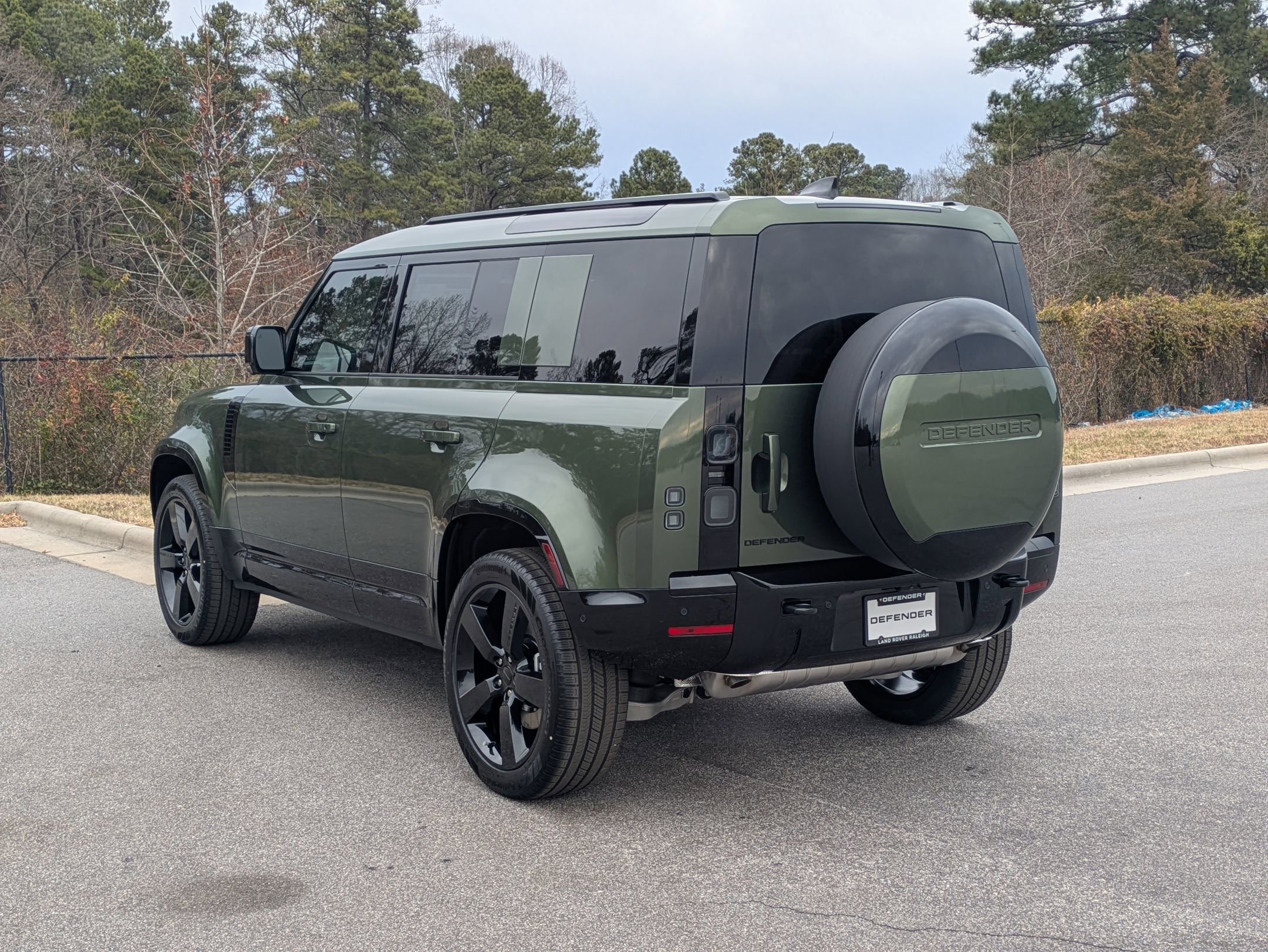 New 2026 Land Rover Defender 110 X-Dynamic SE image 7