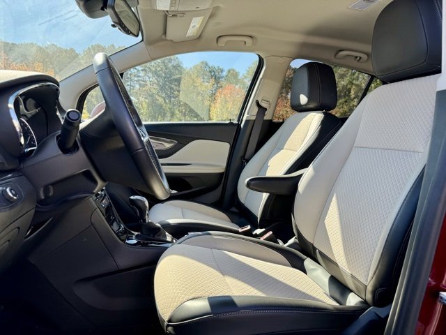 Used 2022 Buick Encore Preferred w/ Safety Package image 27