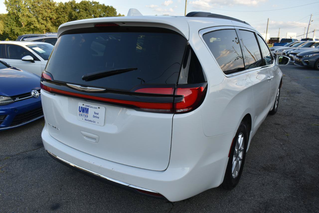 Used 2022 Chrysler Pacifica Touring-L FWD image 5
