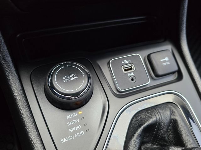 Used 2021 Jeep Cherokee Latitude Plus image 28