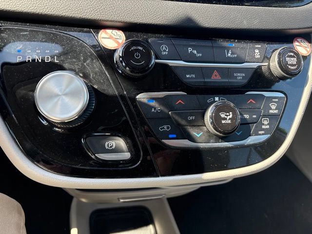 Used 2023 Chrysler Pacifica Touring-L FWD image 32