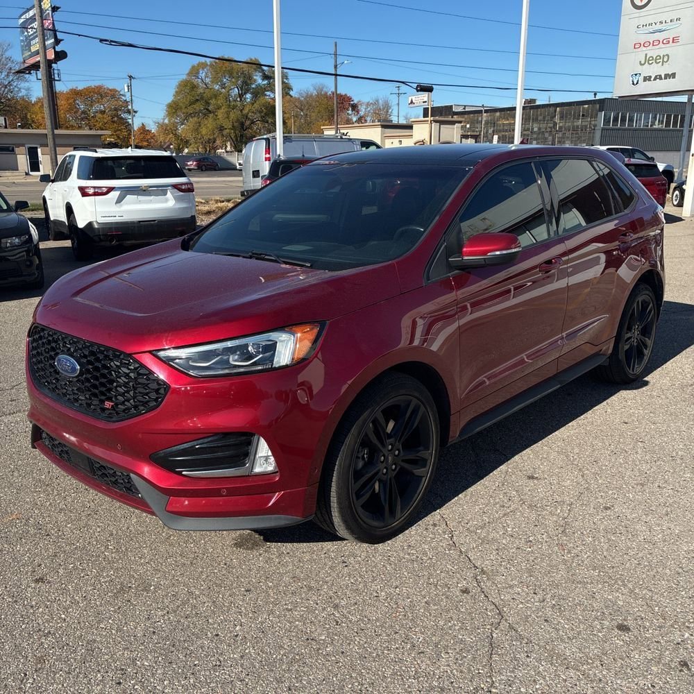 Used 2019 Ford Edge ST w/ Equipment Group 401A image 2