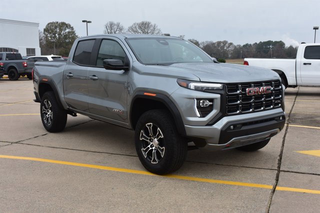 Used 2025 GMC Canyon AT4 image 3