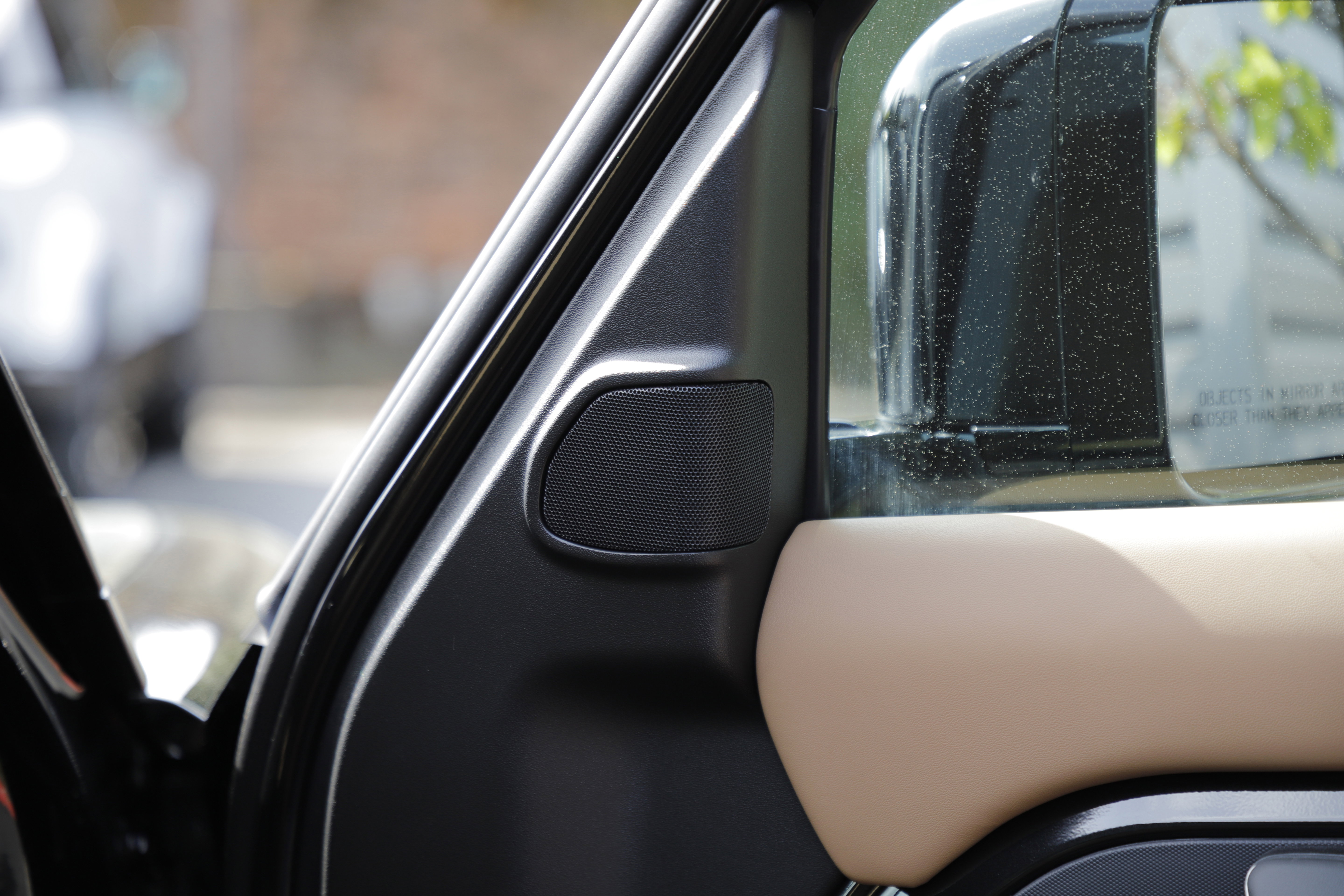 New 2026 Land Rover Defender 110 X-Dynamic SE image 8