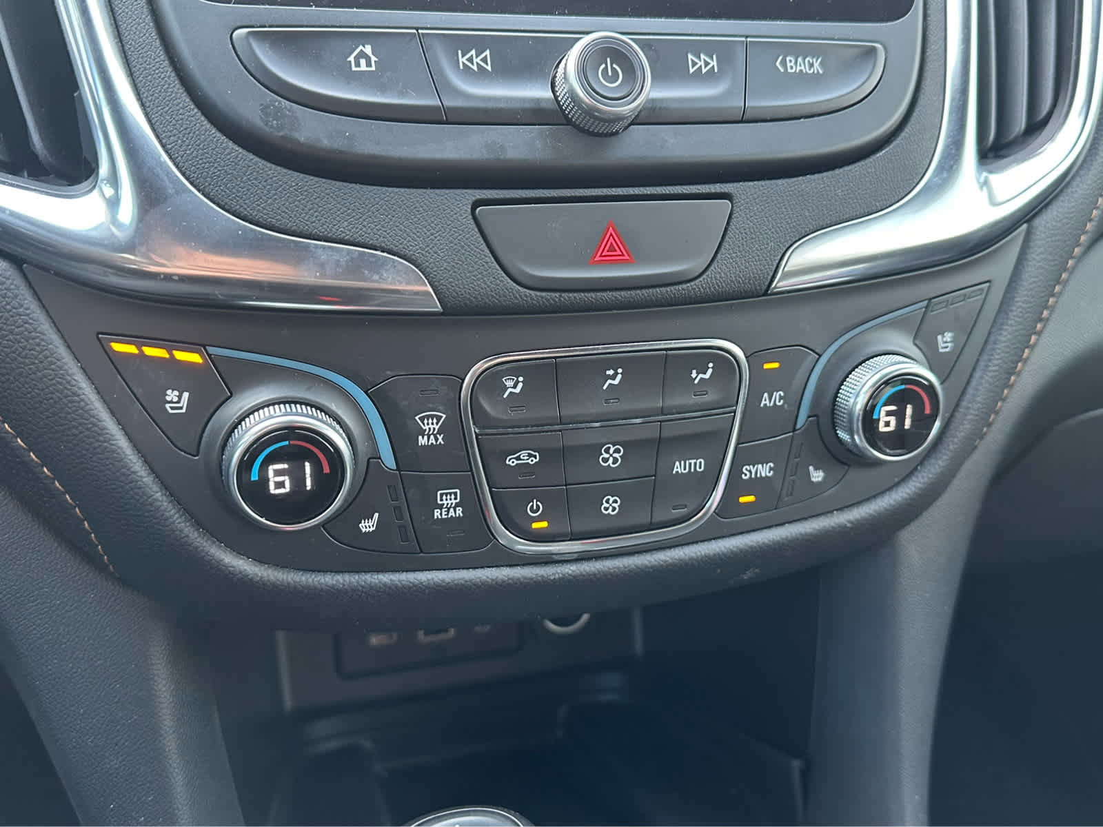 Used 2021 Chevrolet Equinox Premier AWD/4WD image 15