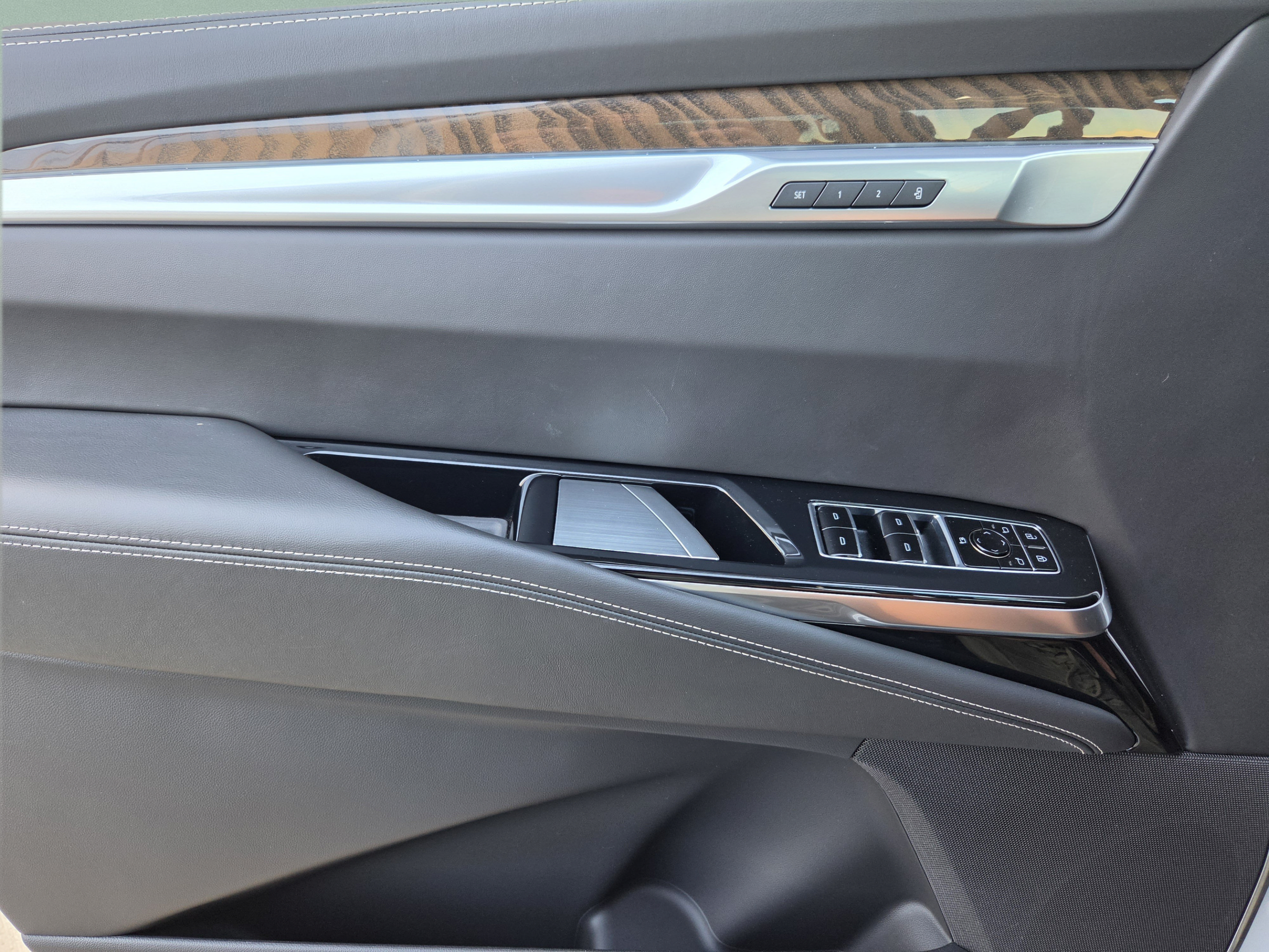 Used 2026 Cadillac Escalade Platinum Sport w/ LPO, ONYX Package AWD/4WD image 18