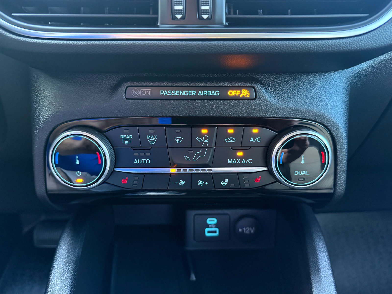 Used 2022 Ford Escape Titanium w/ Titanium Elite Package image 23