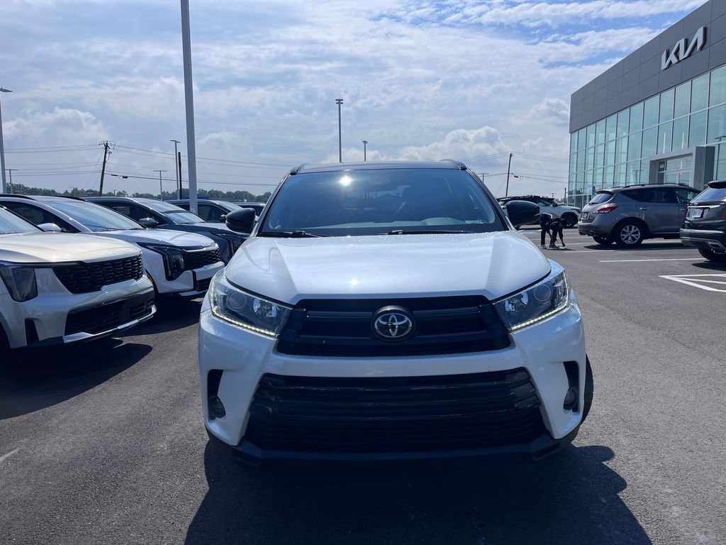 Used 2019 Toyota Highlander SE w/ Nightshade Edition AWD/4WD image 8