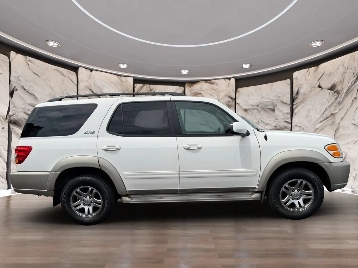 Used 2004 Toyota Sequoia SR5 RWD image 4