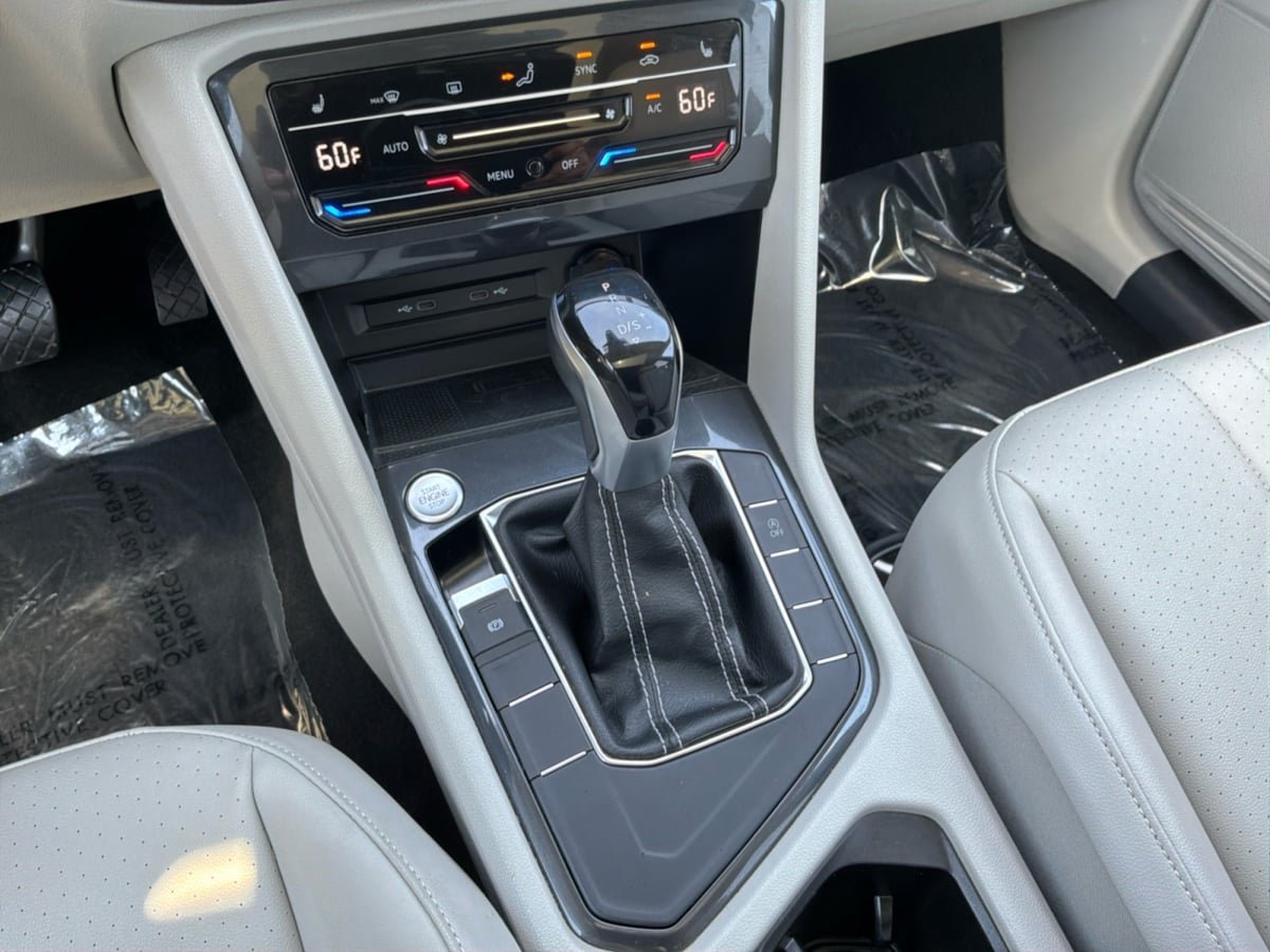 Used 2023 Volkswagen Tiguan SE w/ Panoramic Sunroof Package FWD image 16
