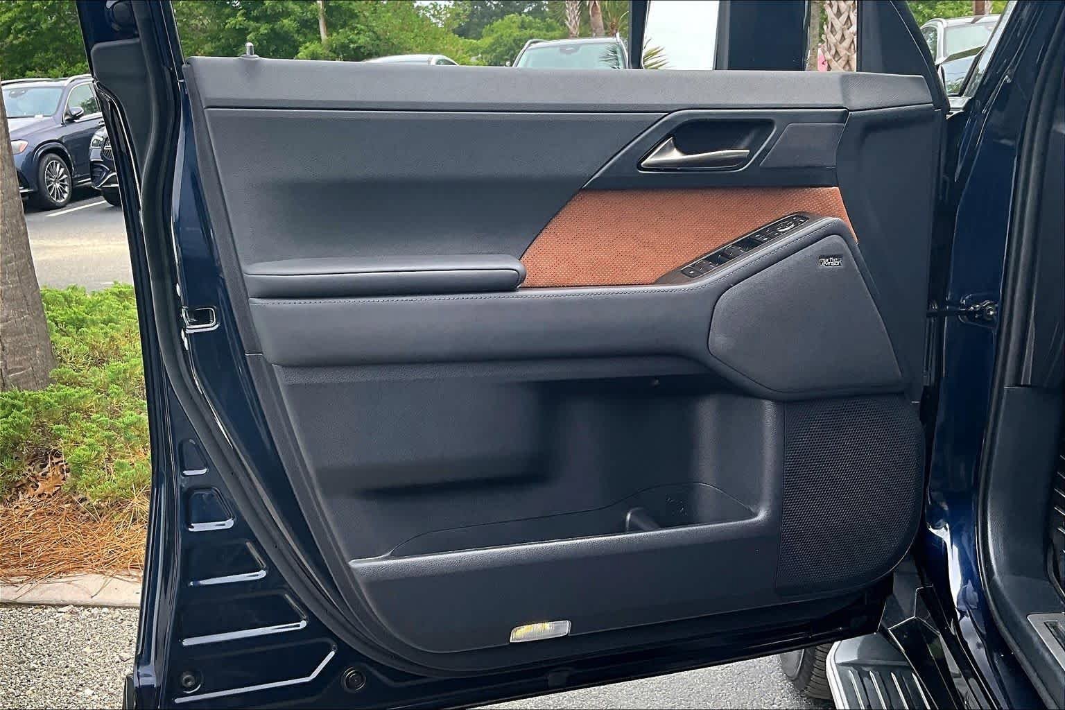 Used 2025 Lexus GX 550 w/ Accessory Package (2T) AWD/4WD image 22