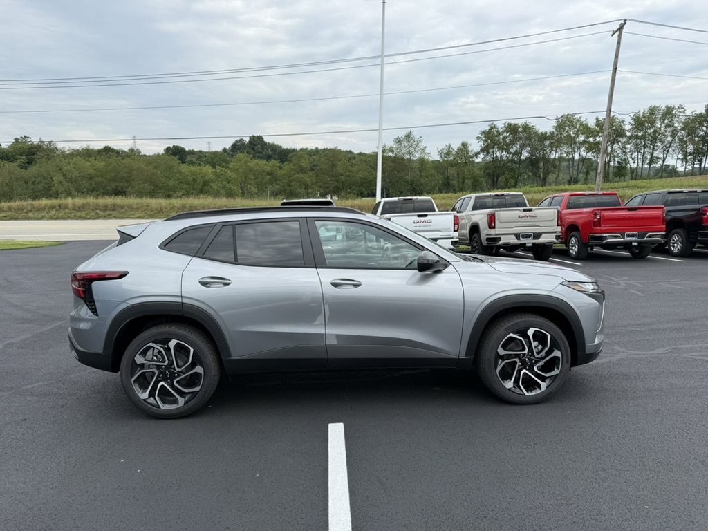 New 2026 Chevrolet Trax RS w/ Sunroof Package FWD image 6