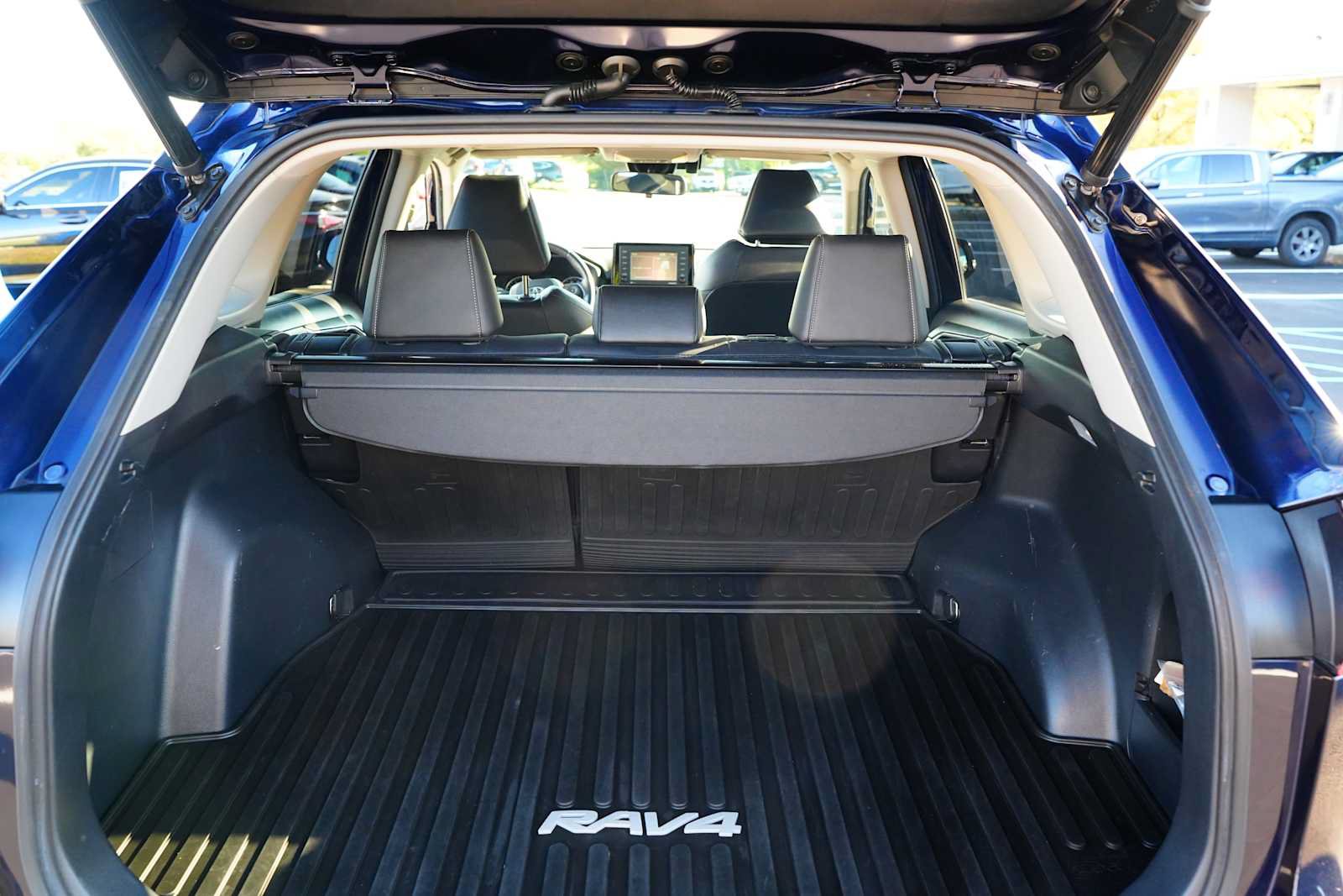 Used 2021 Toyota RAV4 XLE Premium AWD/4WD image 34