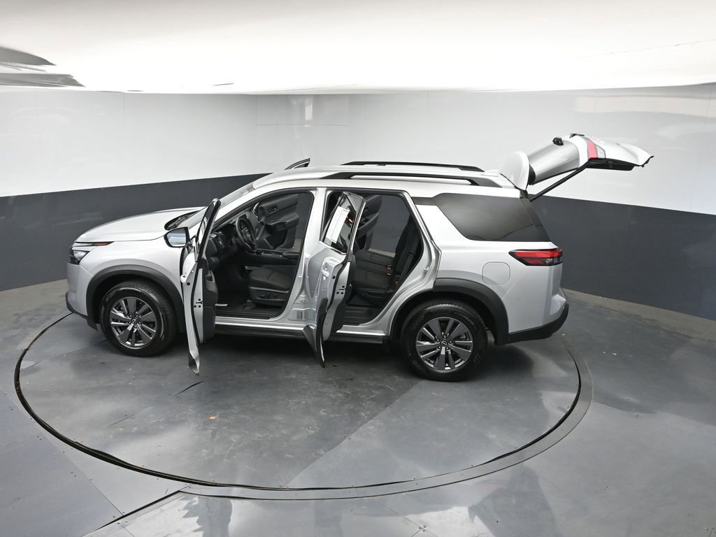 Used 2025 Nissan Pathfinder SV FWD image 45