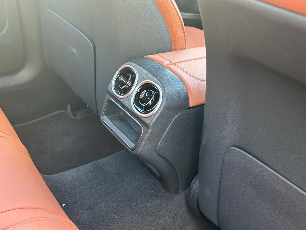 Used 2025 Mercedes-Benz C 300 Sedan image 36