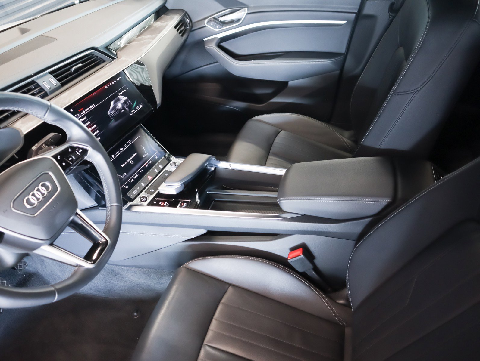Used 2023 Audi e-tron Premium w/ Convenience Plus Package image 21