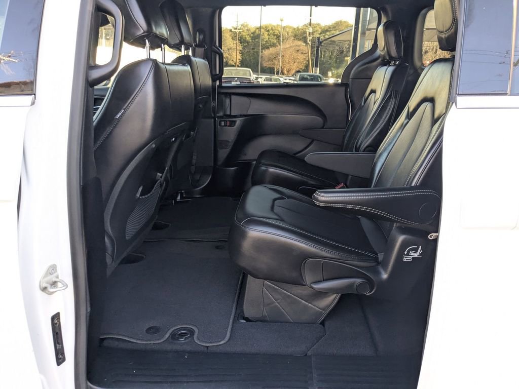 Used 2025 Chrysler Pacifica Select image 22