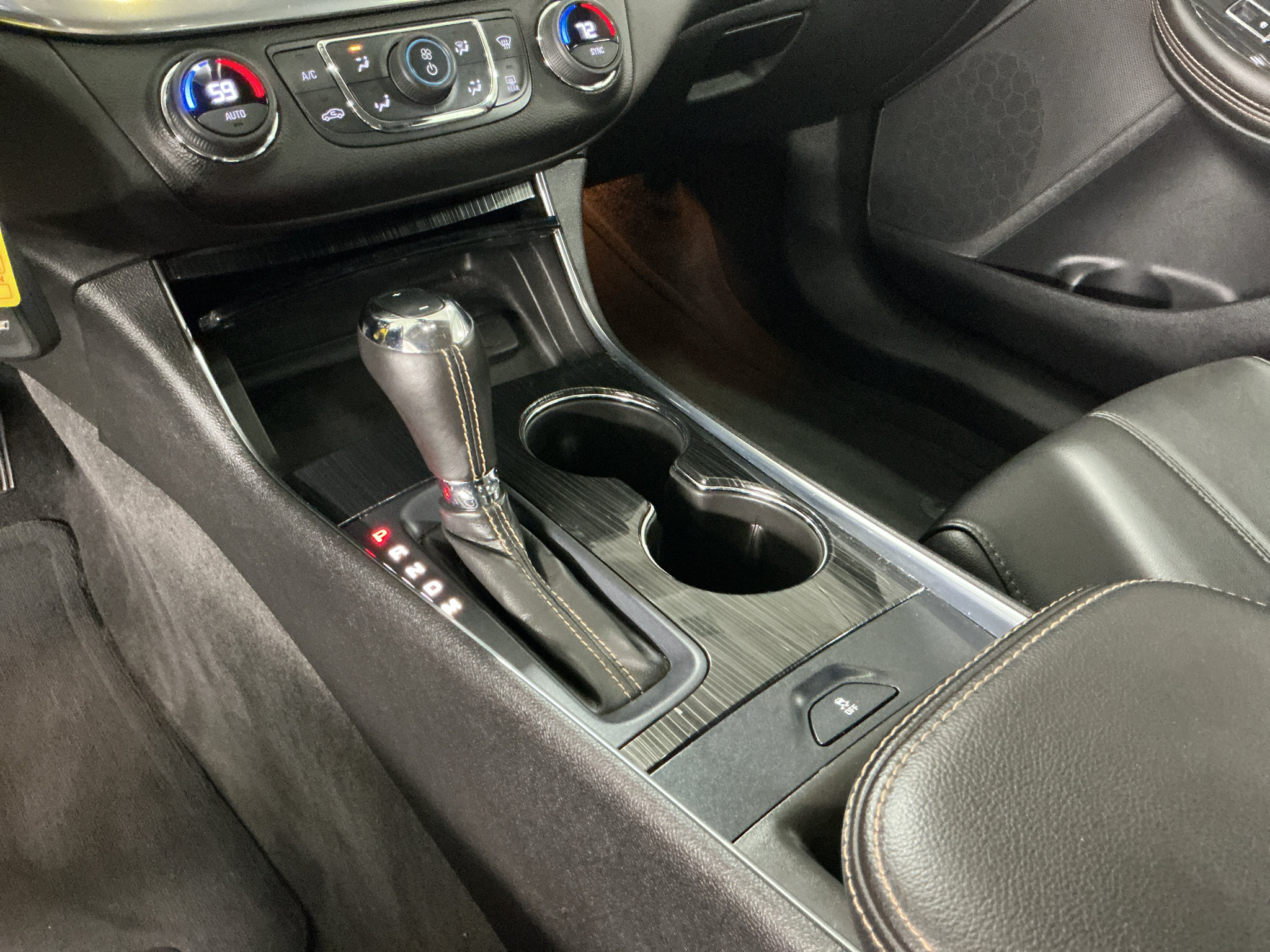 Used 2016 Chevrolet Impala LT FWD image 10