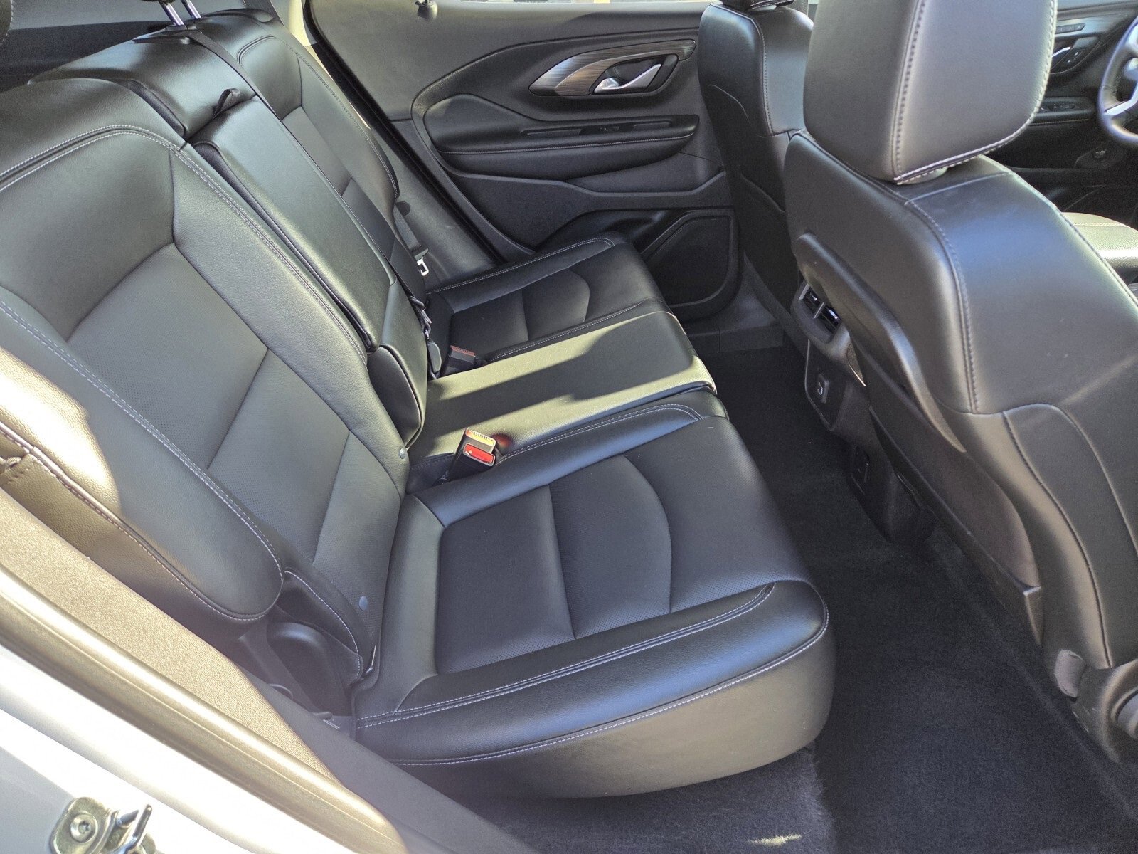 Used 2024 GMC Terrain SLT image 14