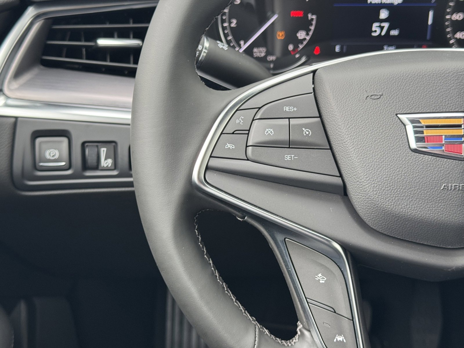 New 2025 Cadillac XT5 Luxury image 15