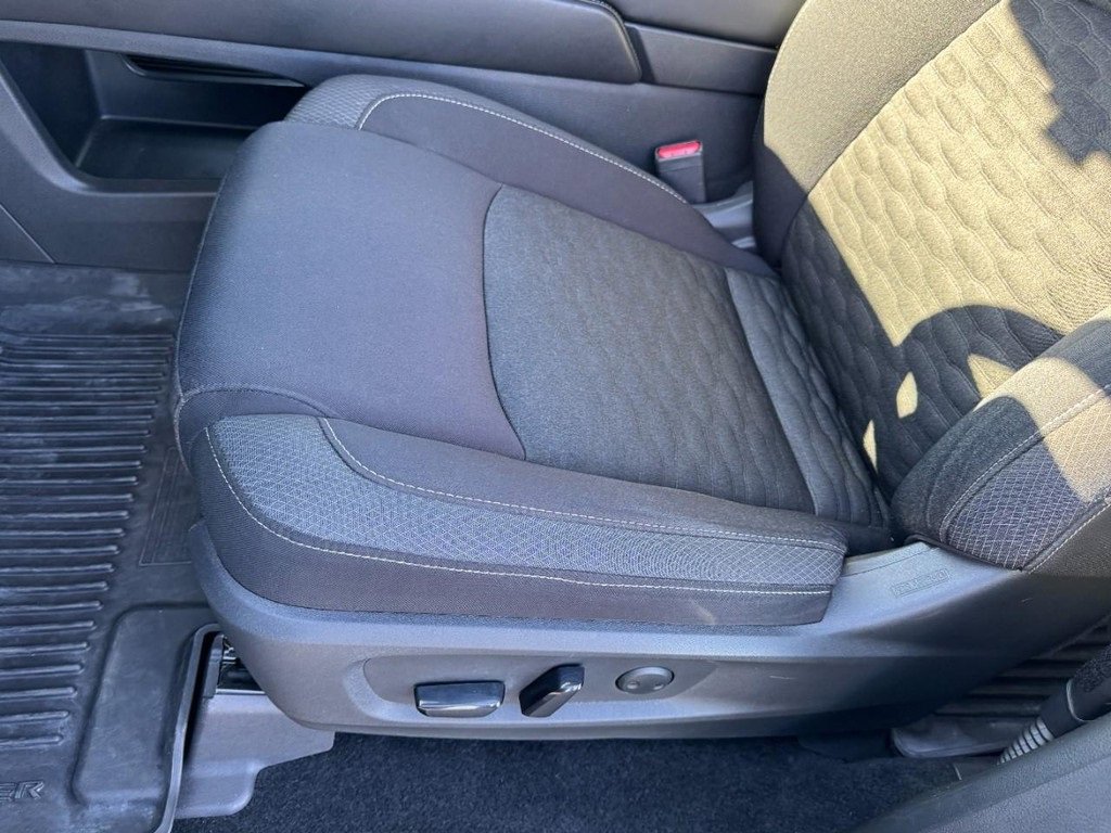 Used 2022 Nissan Pathfinder SV image 14