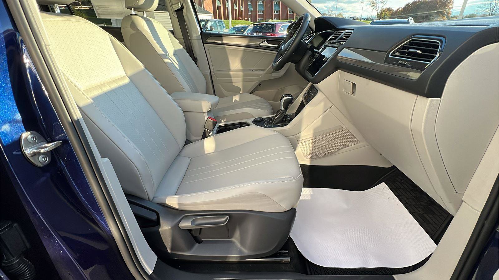 Used 2022 Volkswagen Tiguan SE image 13