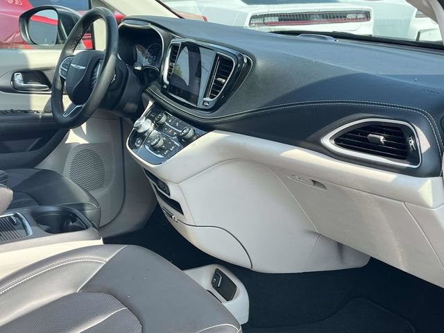 Used 2023 Chrysler Pacifica Touring-L FWD image 24