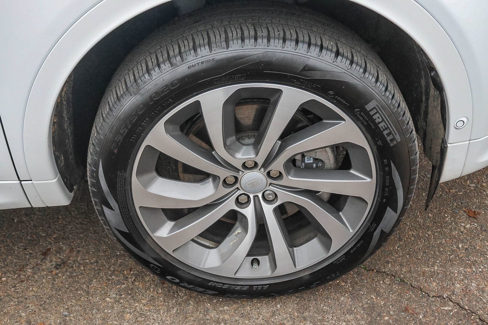 Used 2025 Land Rover Discovery Sport S image 14