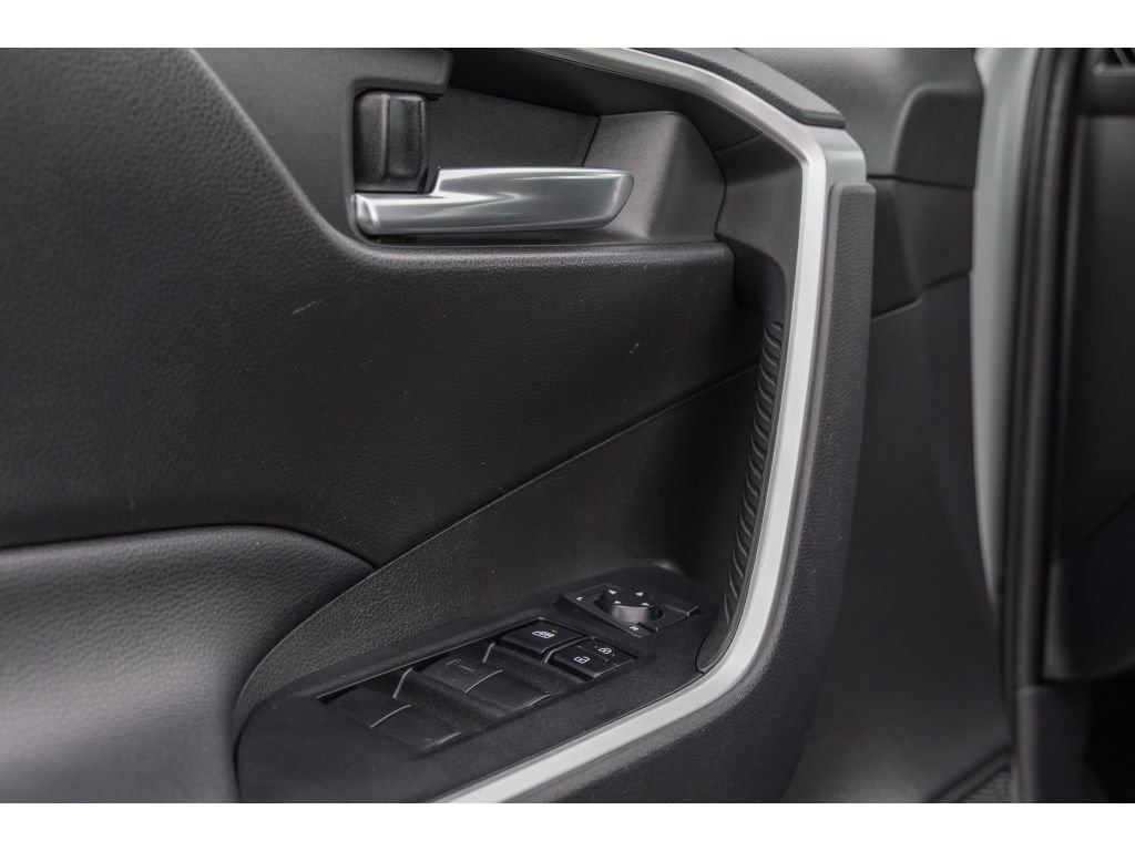 Used 2021 Toyota RAV4 XLE image 19