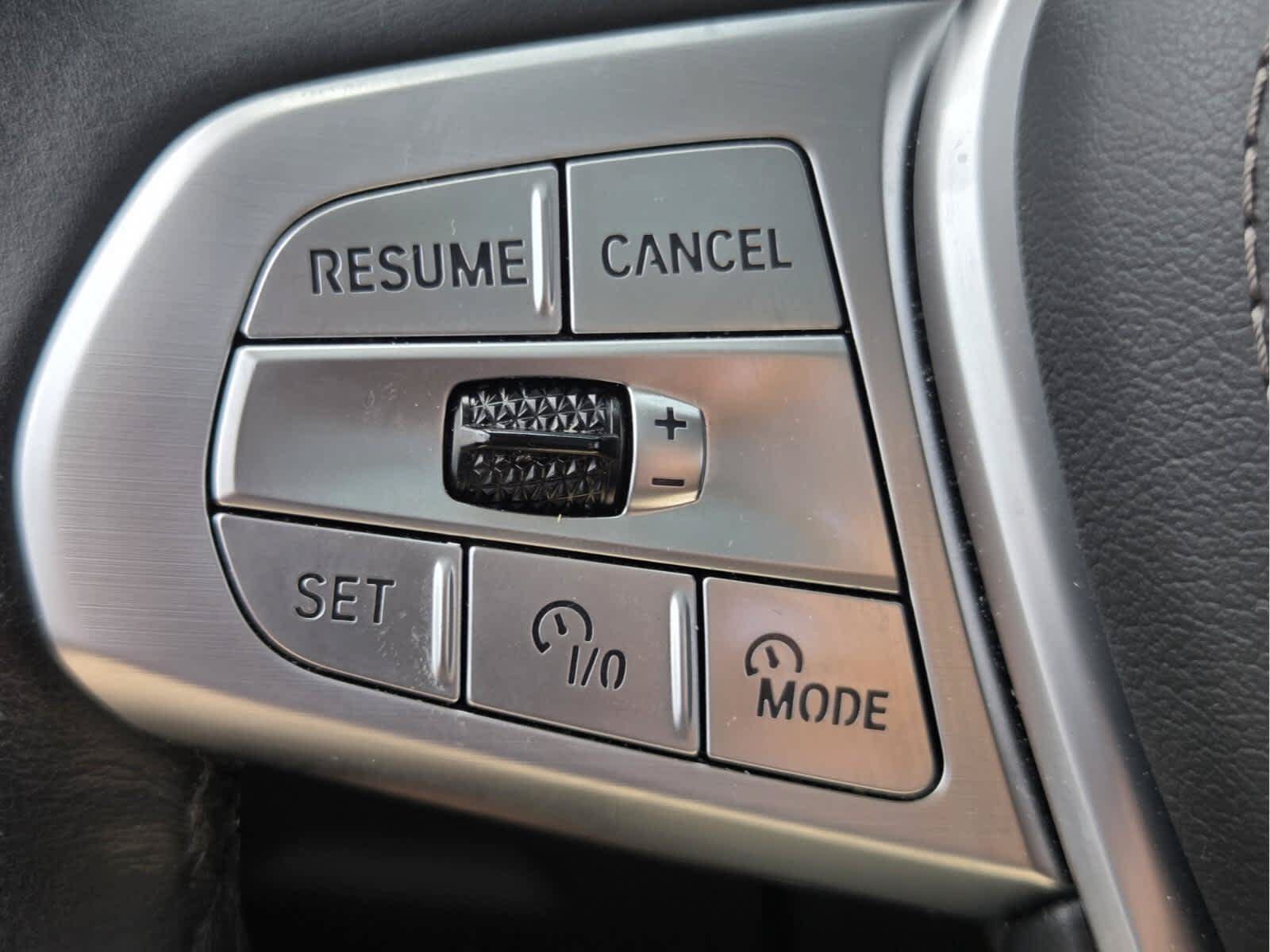 Used 2024 BMW X7 xDrive40i w/ Parking Assistance Package AWD/4WD image 33
