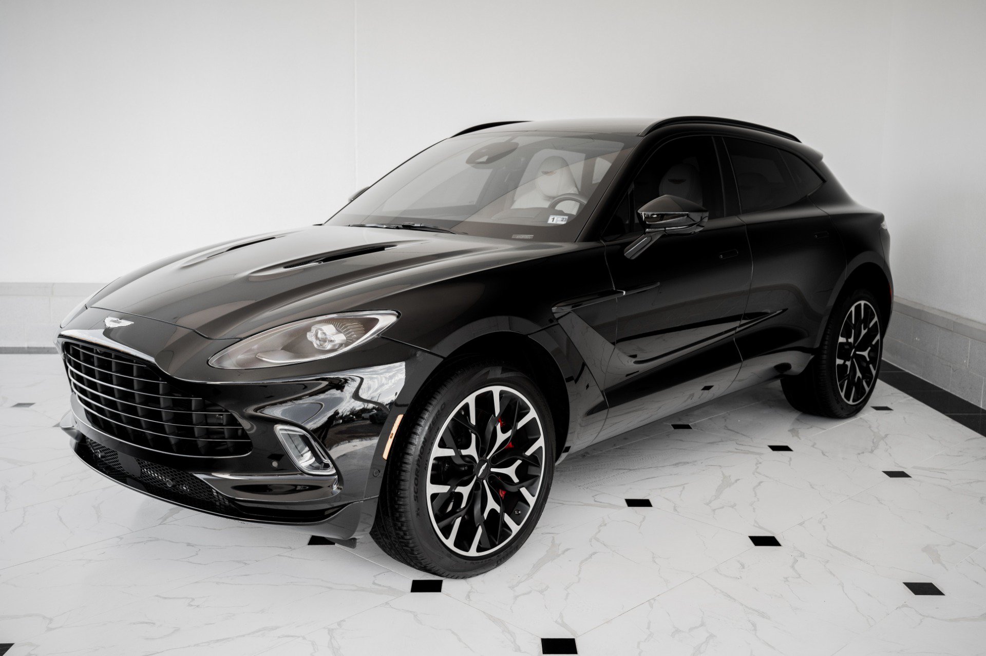 Used 2022 Aston Martin DBX AWD/4WD image 36