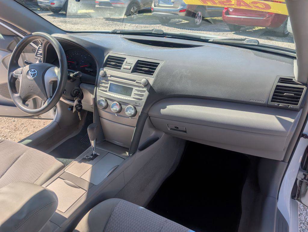 Used 2010 Toyota Camry LE image 14
