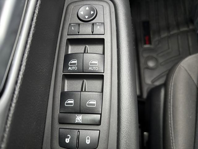 Used 2024 Chrysler Pacifica Touring image 17
