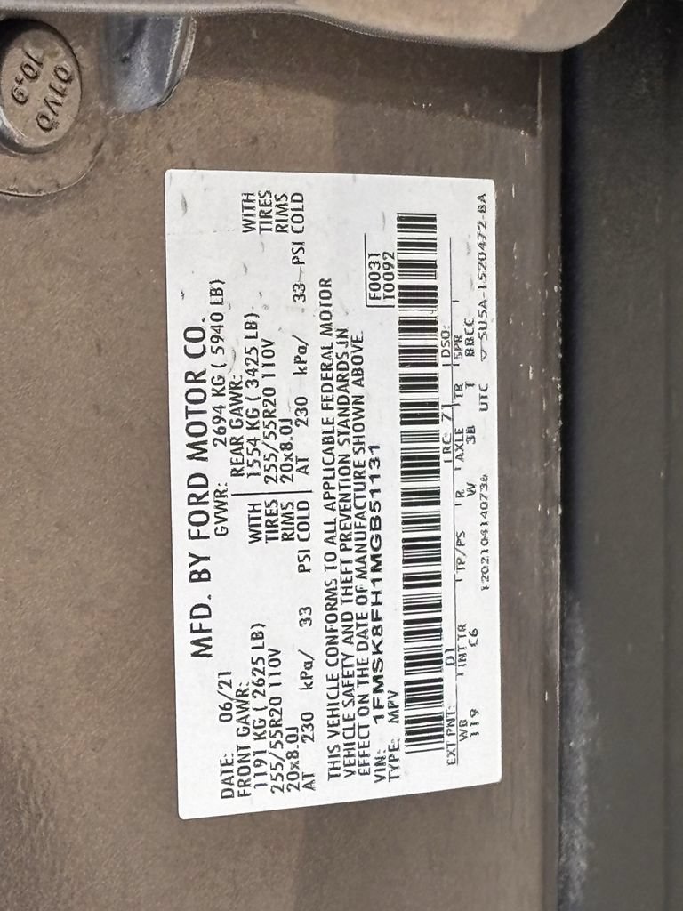Used 2021 Ford Explorer Limited w/ Equipment Group 301A AWD/4WD image 29