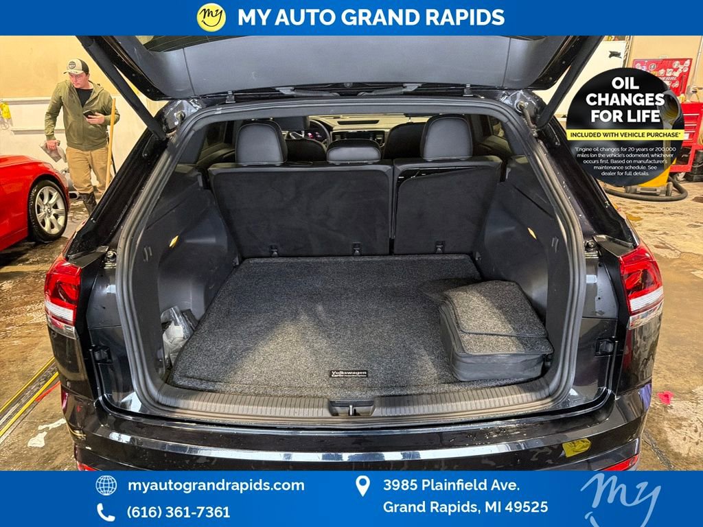 Used 2022 Volkswagen Atlas Cross Sport SE image 32