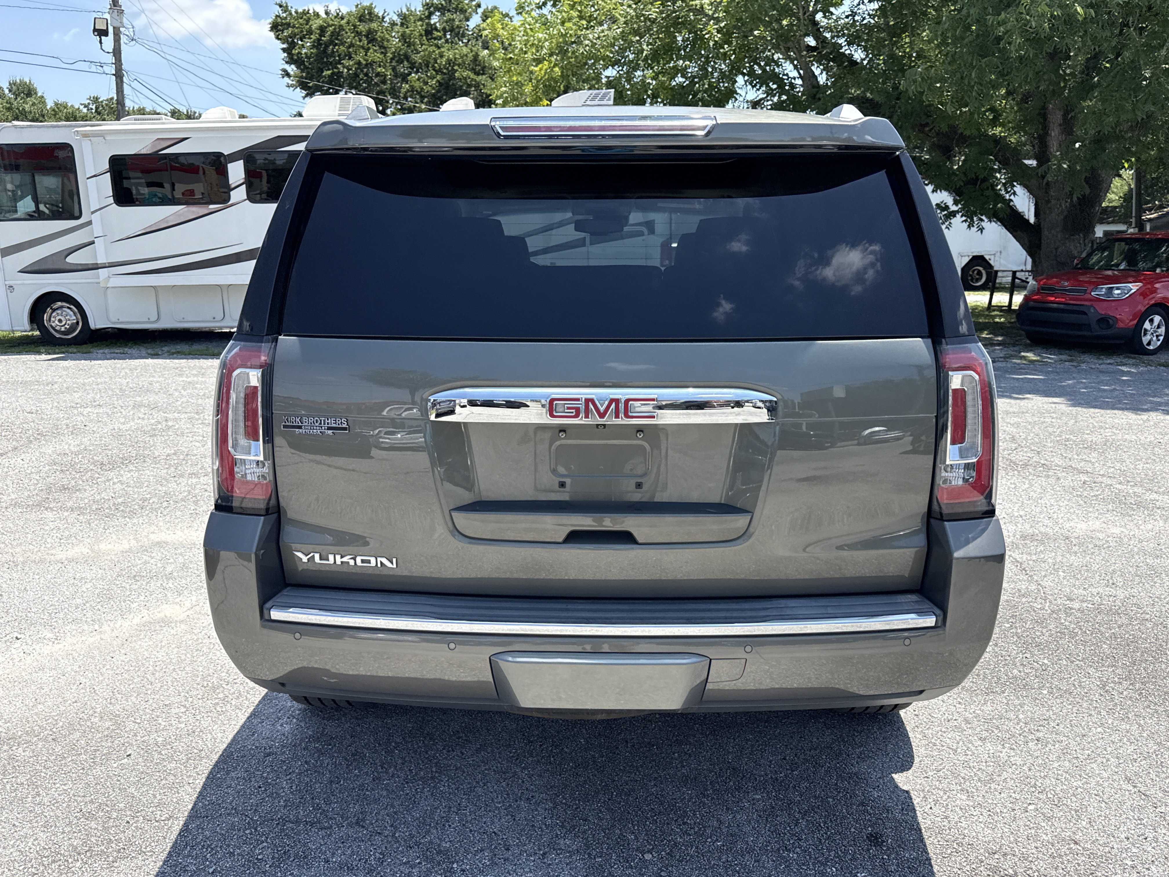 Used 2017 GMC Yukon Denali w/ Open Road Package RWD image 4