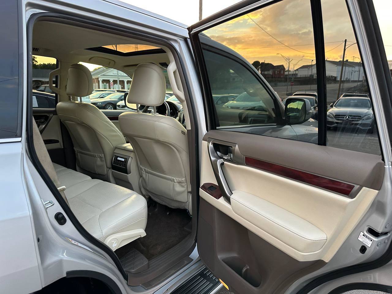 Used 2012 Lexus GX 460 w/ Comfort Plus Pkg AWD/4WD image 32
