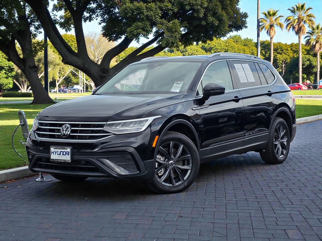 Used 2024 Volkswagen Tiguan SE AWD/4WD image 2