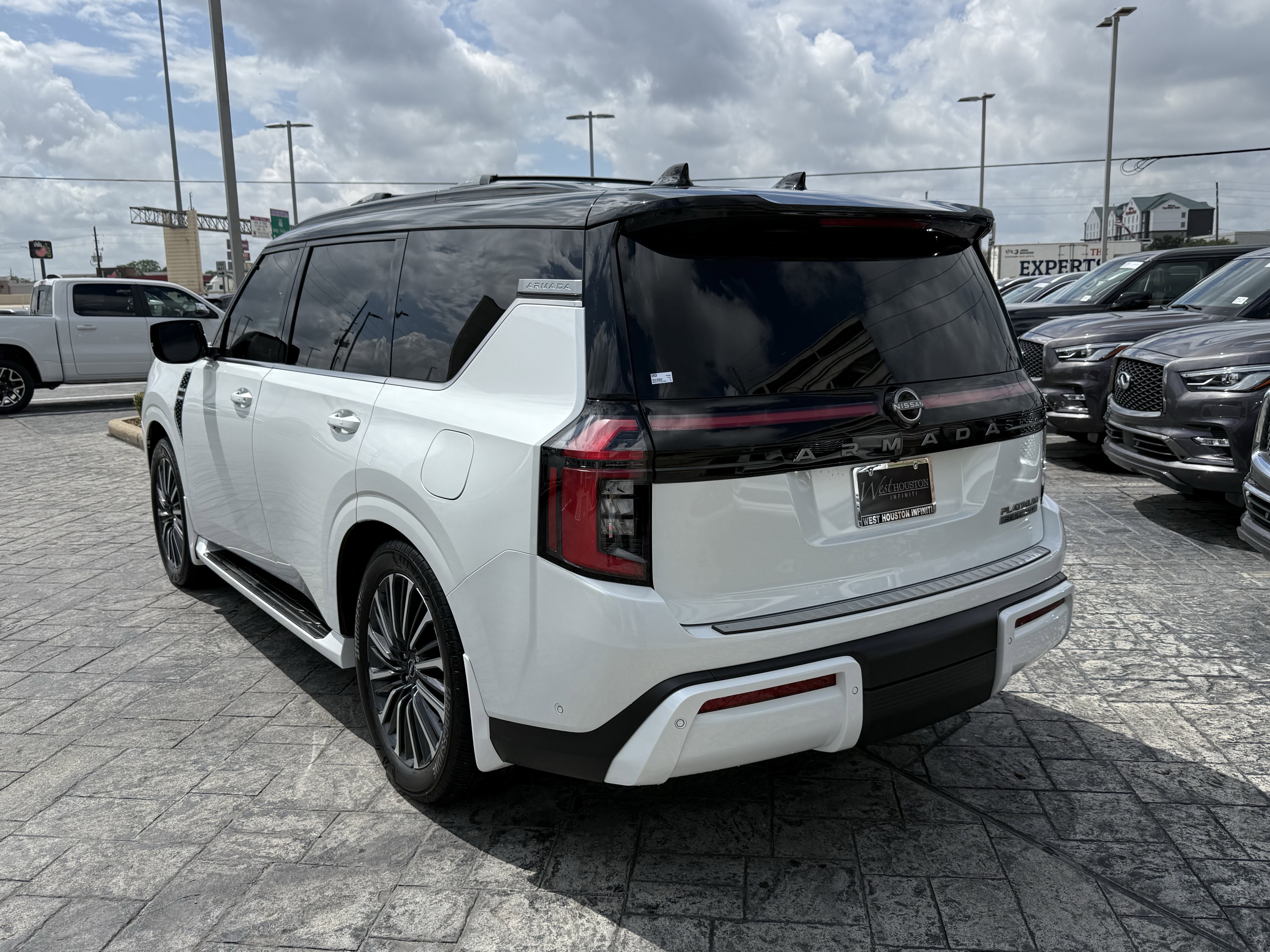 Used 2026 Nissan Armada Platinum Reserve AWD/4WD image 7