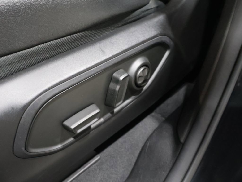 Used 2024 Jeep Grand Cherokee Limited image 9