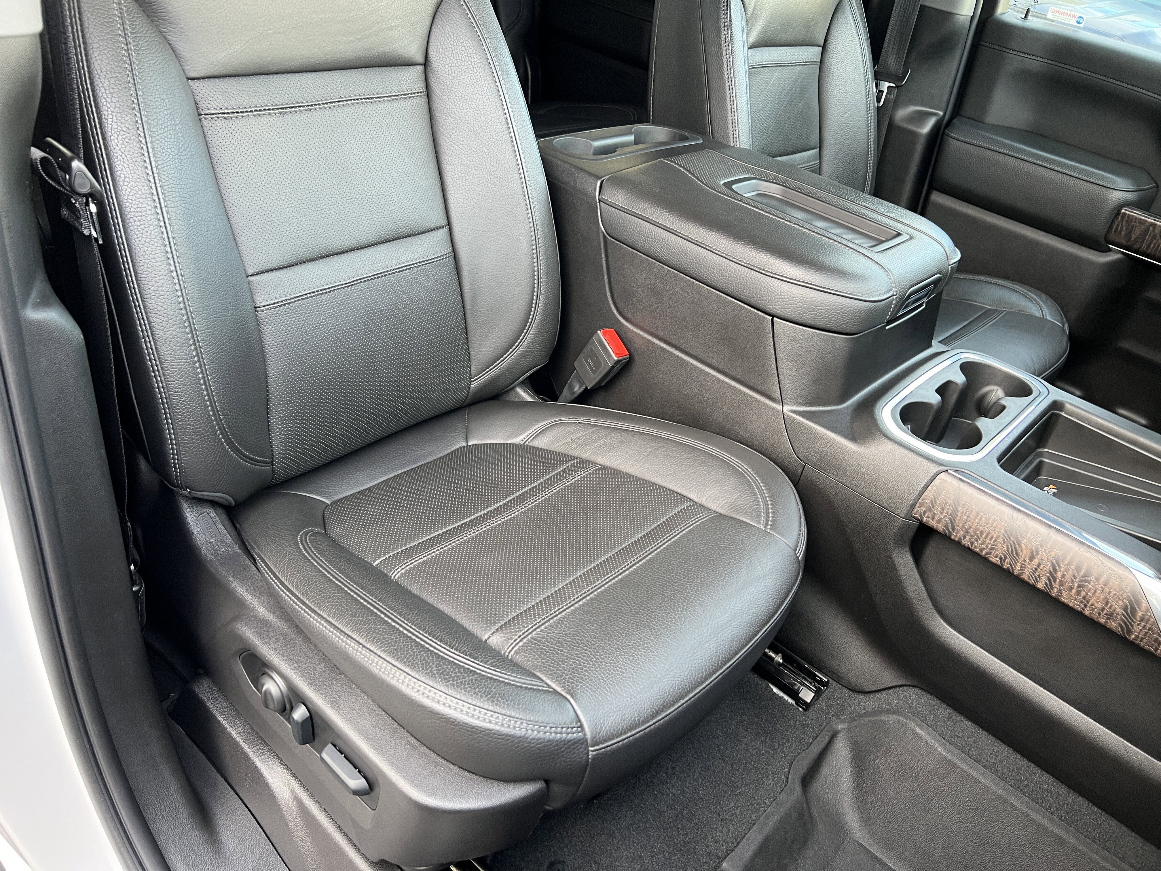 Used 2022 GMC Sierra 3500 Denali w/ Denali Ultimate Package image 24