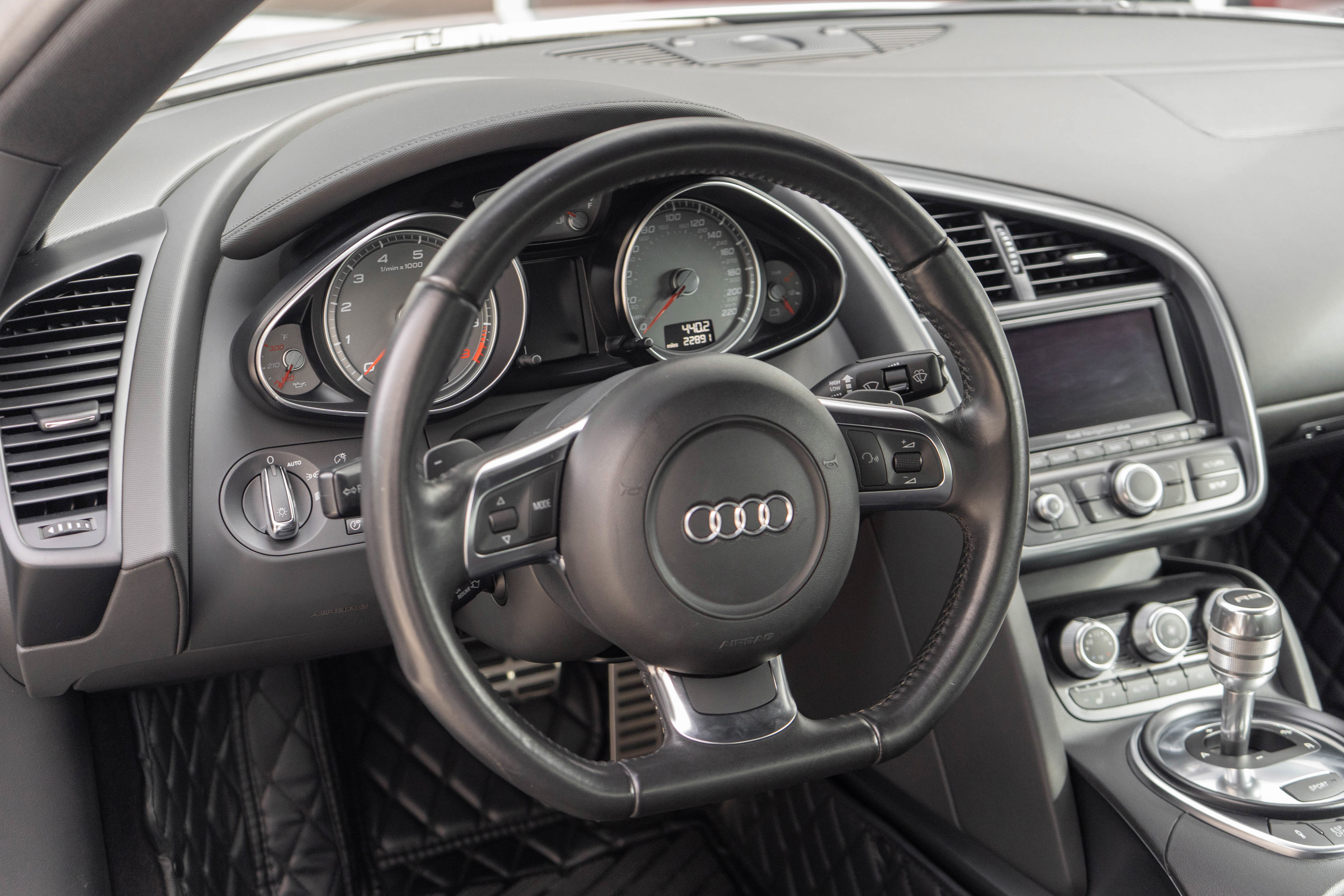 Used 2009 Audi R8 V8 image 12