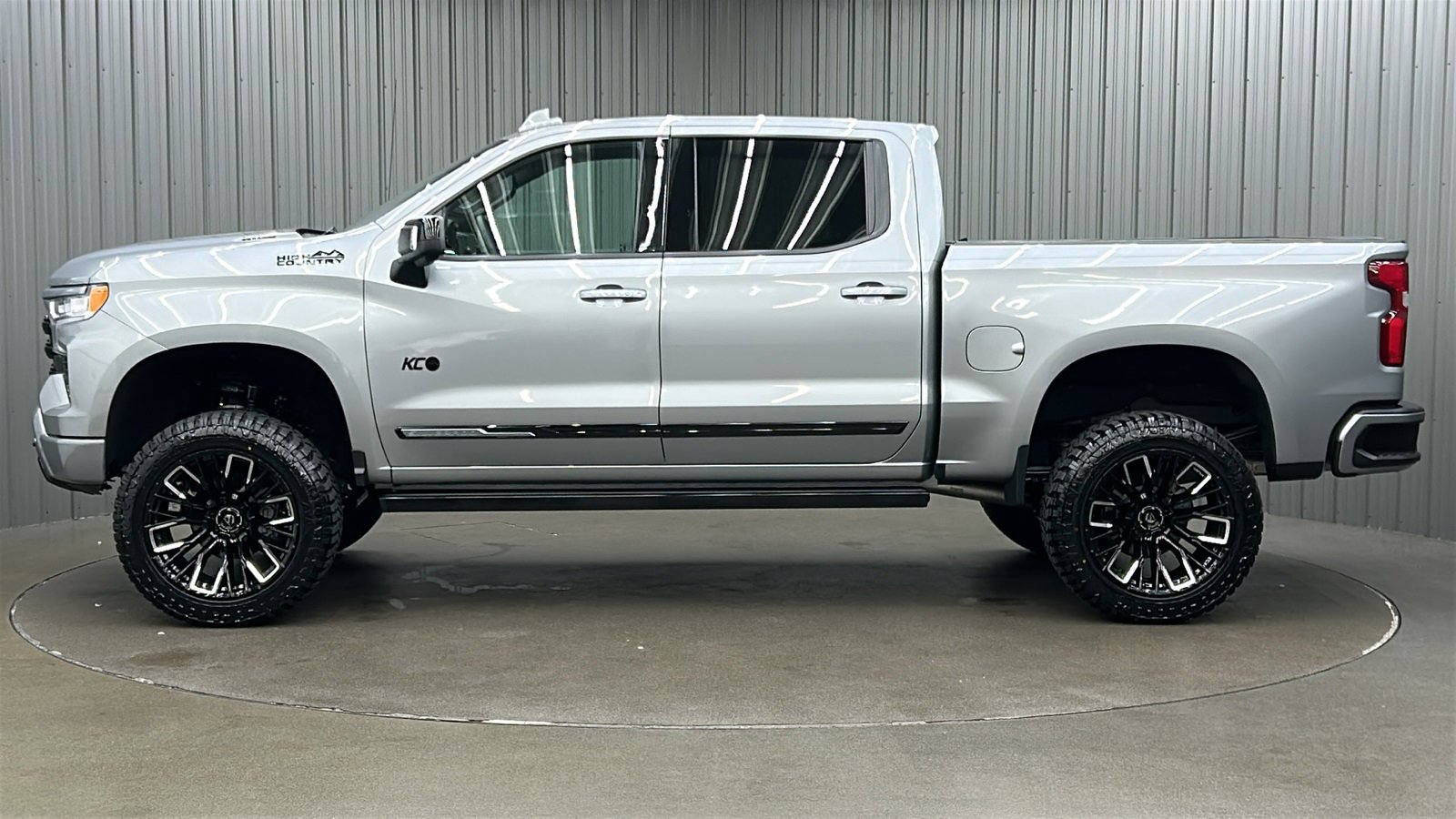 Used 2023 Chevrolet Silverado 1500 High Country w/ High Country Premium Package image 2