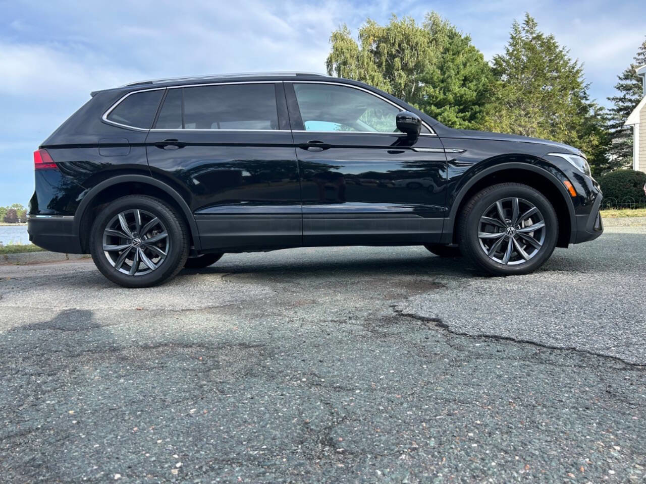 Used 2022 Volkswagen Tiguan SE image 31