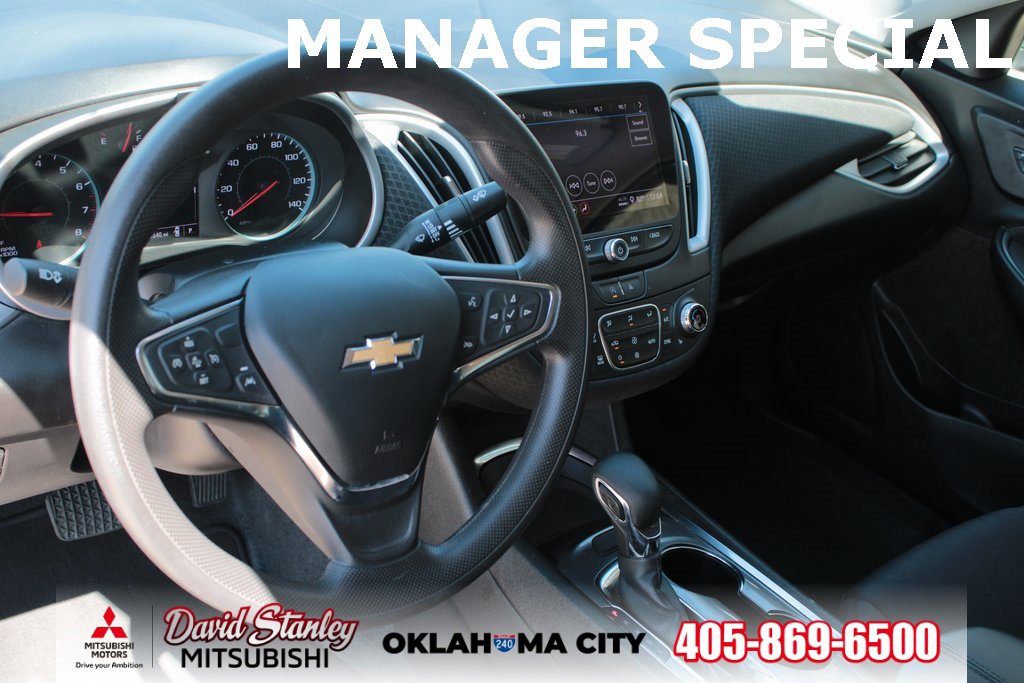Used 2023 Chevrolet Malibu LT image 3