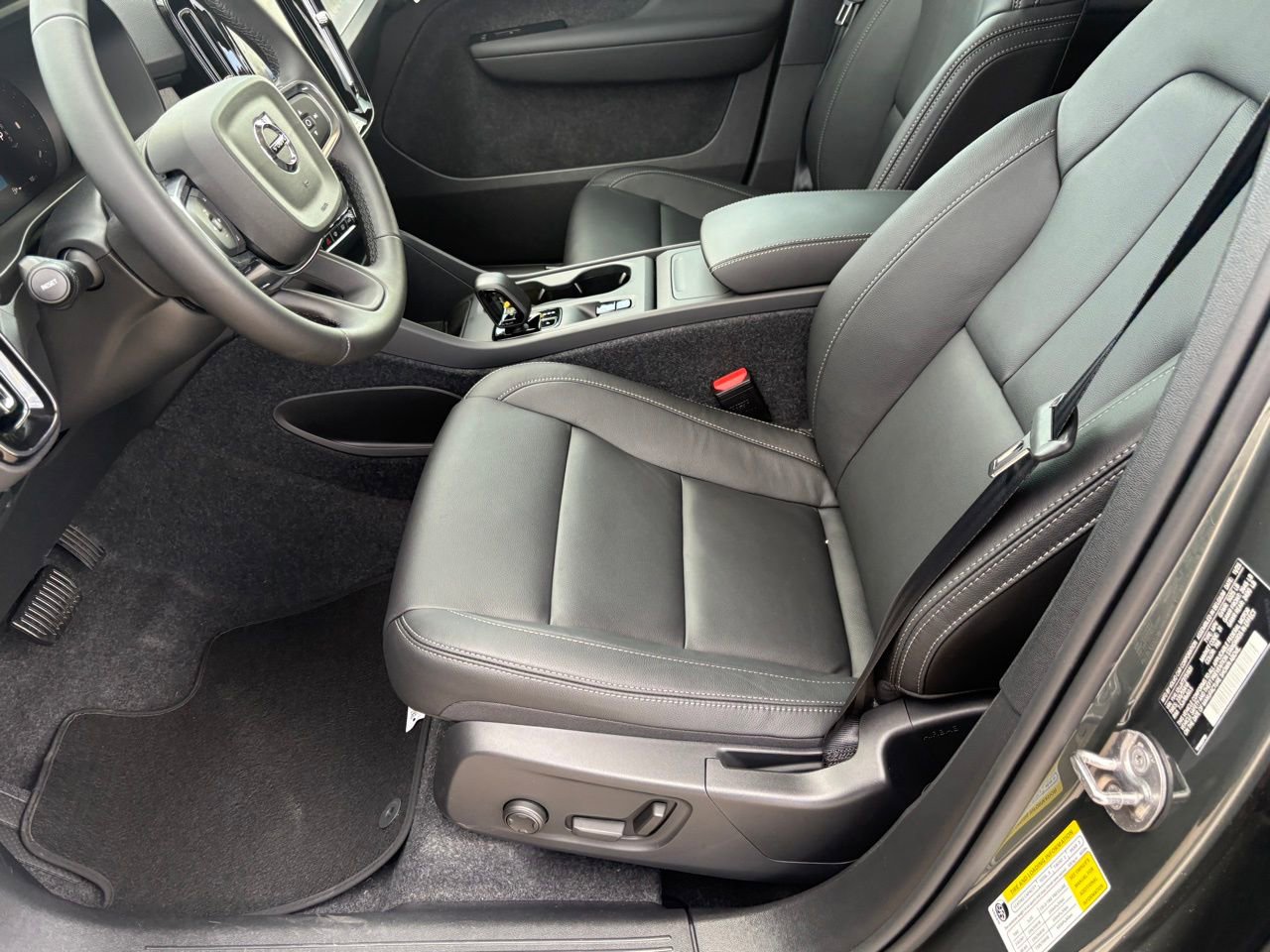 New 2026 Volvo XC40 B5 Core w/ Climate Package image 18