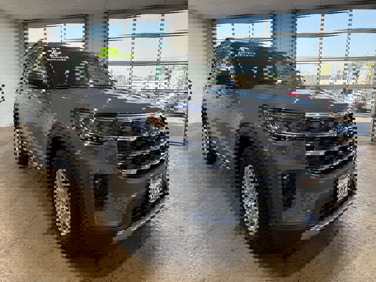 Used 2025 Ford Explorer Active w/ Active Comfort Package image 4