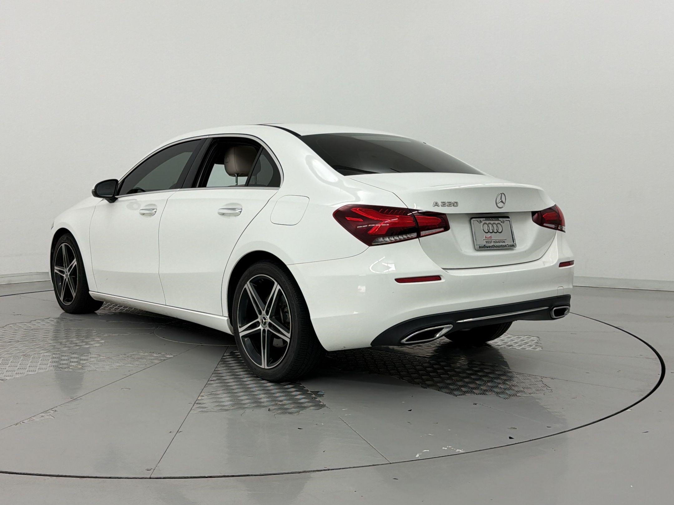 Used 2022 Mercedes-Benz A 220 image 3