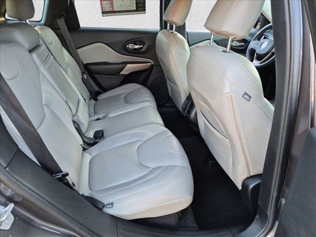 Used 2018 Jeep Cherokee Latitude FWD image 21